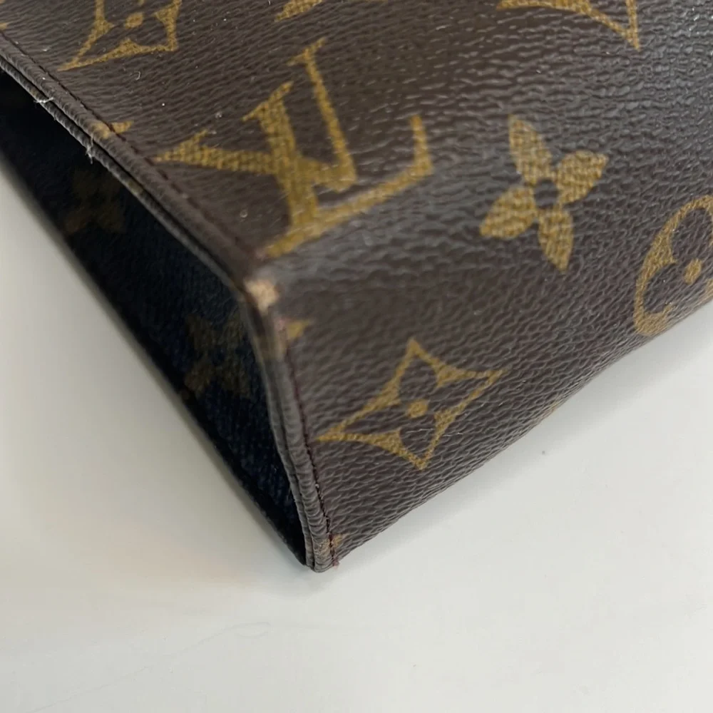 SOLD. Louis Vuitton Toiletry 19 pouch monogram - Picture 9 of 13